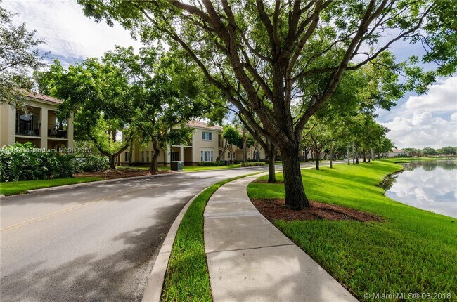 Building Photo - 2458 Centergate Dr