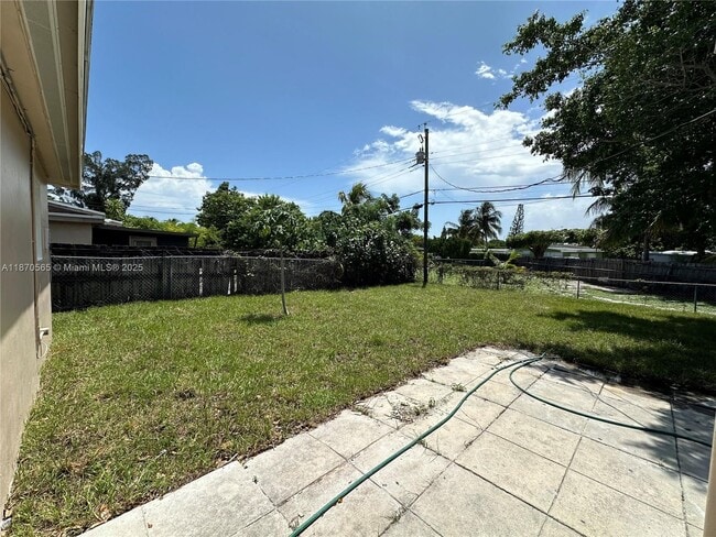 Building Photo - 240 NW 28th Ave