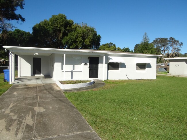 Building Photo - Mid century 3/1 home - Centrally located