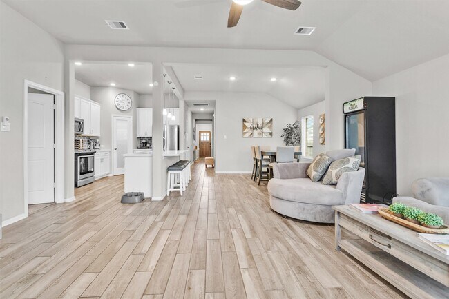 Building Photo - 4330 Umber Shadow Dr