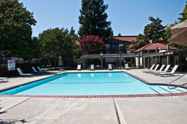 Building Photo - Gorgeous 2/2 near Hwy 101 & Fair Oaks with AC and Garage, 2 miles to Downtown Sunnyvale