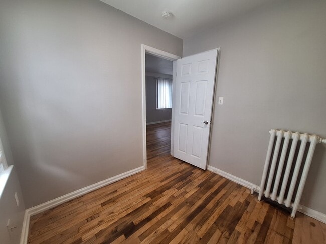 Building Photo - Harper Woods bungalow