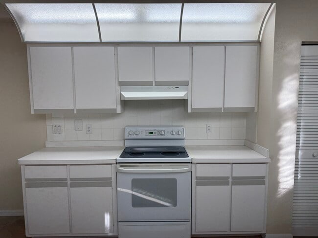 Building Photo - 486 Chamber St NW