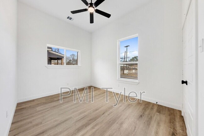 Building Photo - 1269 Bonham St