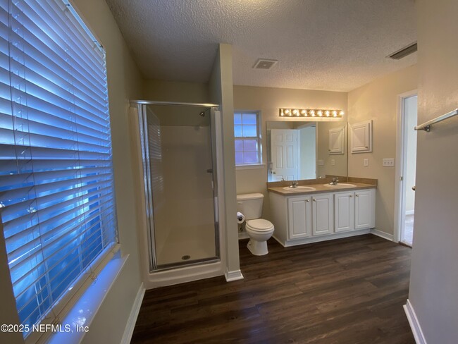 Building Photo - 2615 Creek Ridge Dr