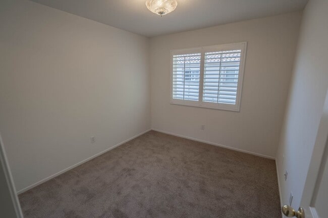 Building Photo - Beautiful 3-Bedroom Corner-Lot Condo in the Palisades of Stevenson Ranch!