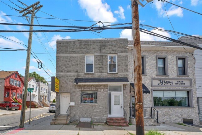 Building Photo - 1314 Paterson Plank Rd