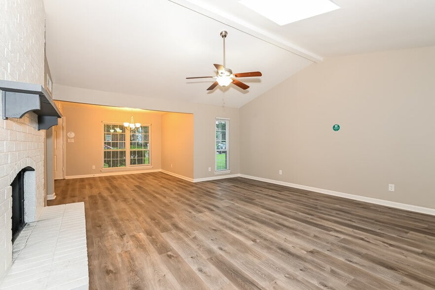 Building Photo - 1814 Uvalde St