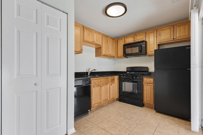 Building Photo - 96 Gant Cir