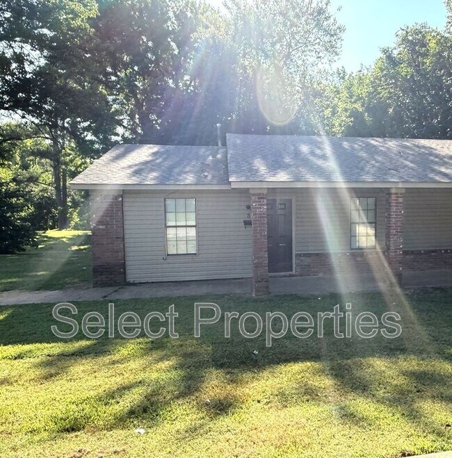 Primary Photo - 352 N Allis St
