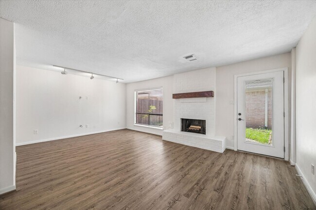 Building Photo - 1323 Reddleshire Ln