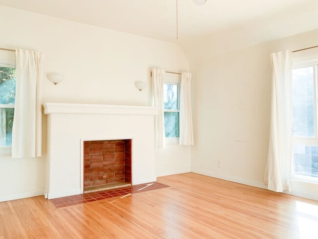 Building Photo - Gorgeous & Updated 3 bed Storybook Spanish House in Silverlake w/Views!