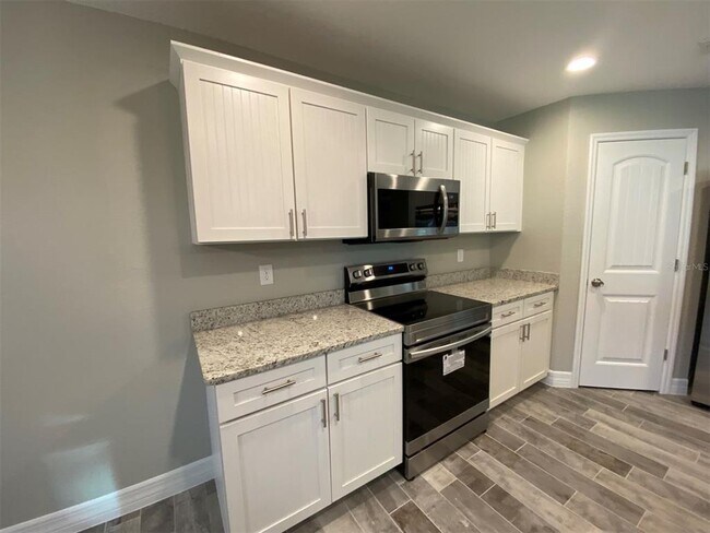 Building Photo - 129 Glades Dr
