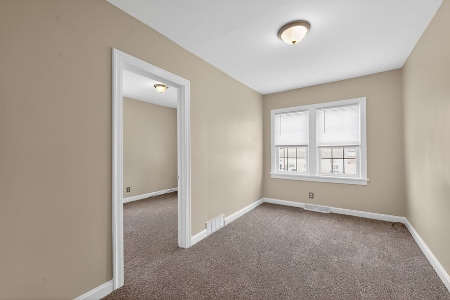 Building Photo - 1133 Milford St NE