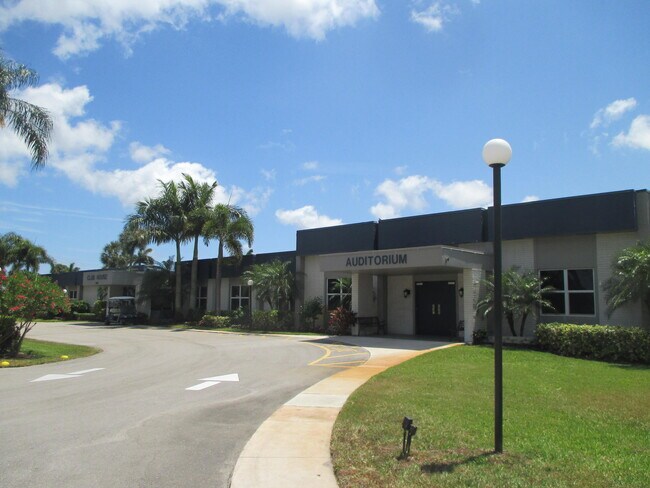 Building Photo - 2715 Emory Dr E