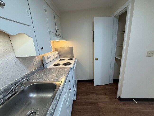 Building Photo - 93 West St