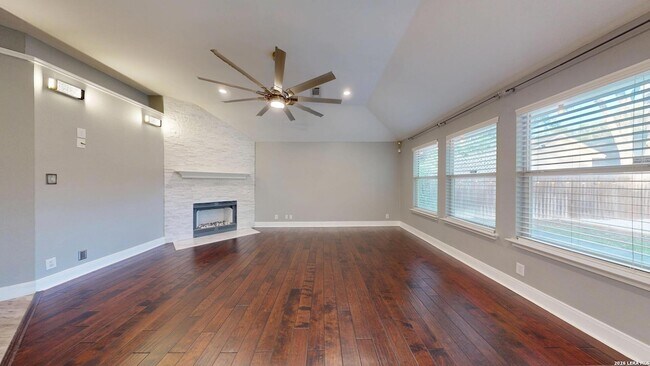 Building Photo - 1009 Crimson Cove Dr