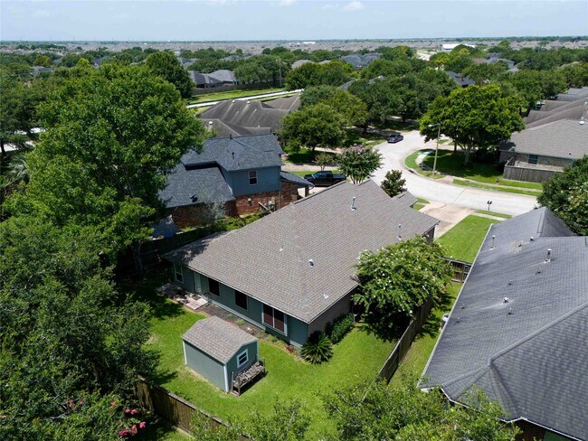 Building Photo - 421 Livingstone Ln