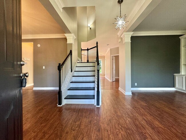 Building Photo - 3 Bed, 2 Offices, 2.5 Bath w/ 2 Car Garage in McKays Mill