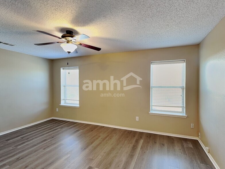 Building Photo - 321 Quail Run Rd