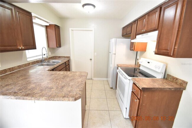 Building Photo - 8320 Oleander Ln
