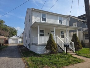 Building Photo - 19 Champlain Ave