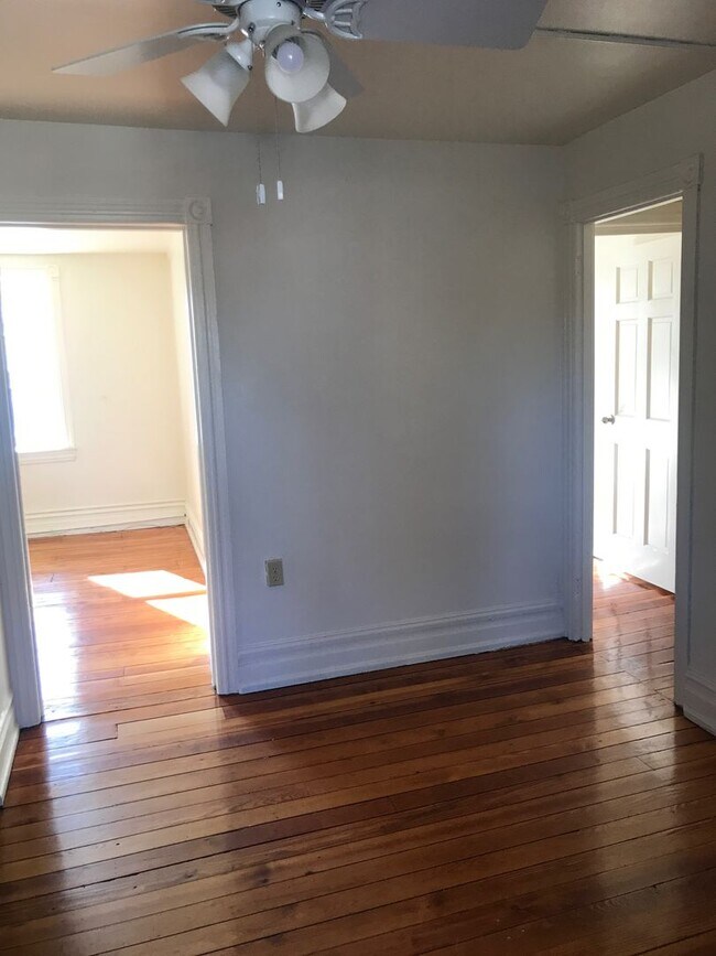 Building Photo - 139 N 10th St