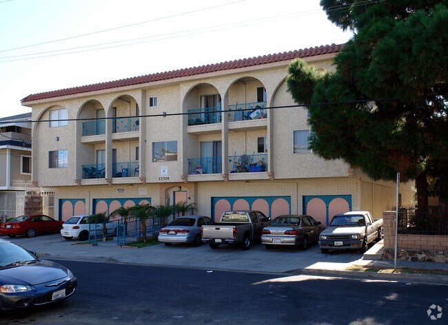 11704 Truro Ave - 11704 Truro Ave Apartments