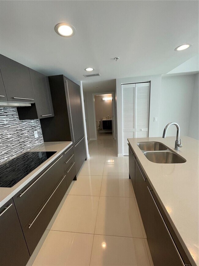 Building Photo - 7875 NW 107th Ave