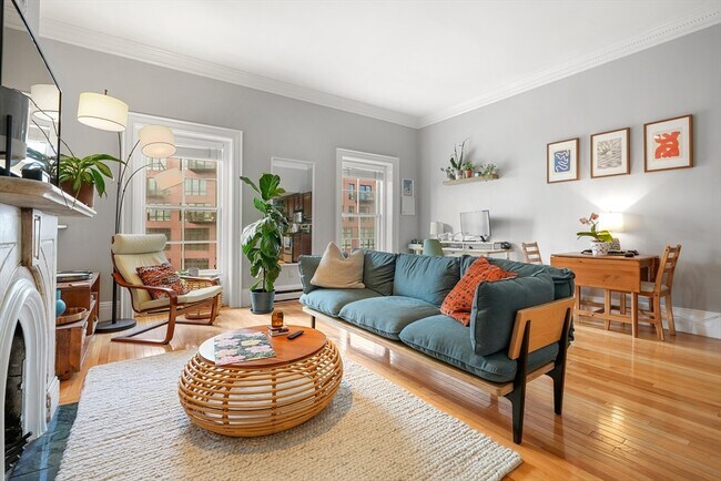 Building Photo - 528 Tremont St