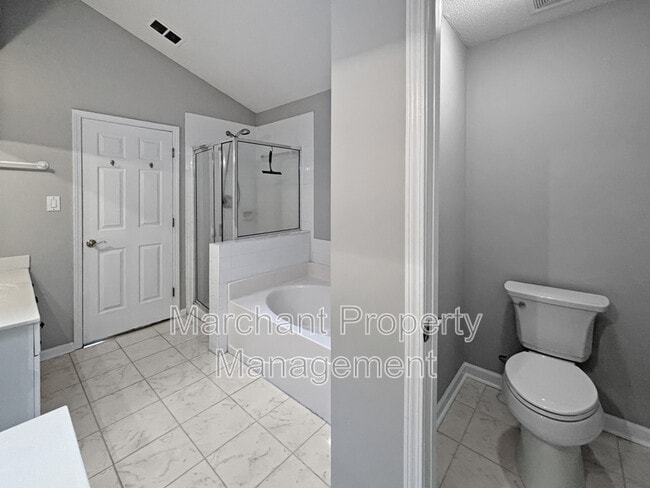 Building Photo - 6 Twickenham Dr