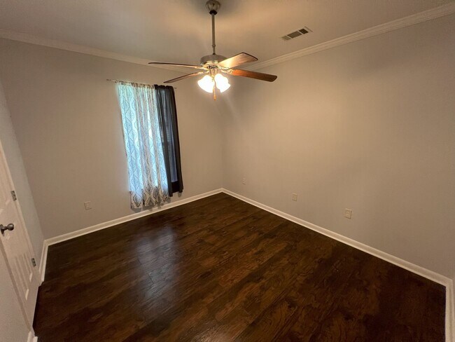 Building Photo - Newly remodeled, 4 bedroom, 2.5 bathroom home in Baton Rouge, LA