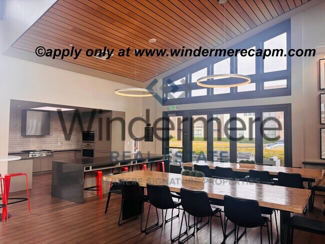 Building Photo - Modern Living in the heart of McKinley Village!