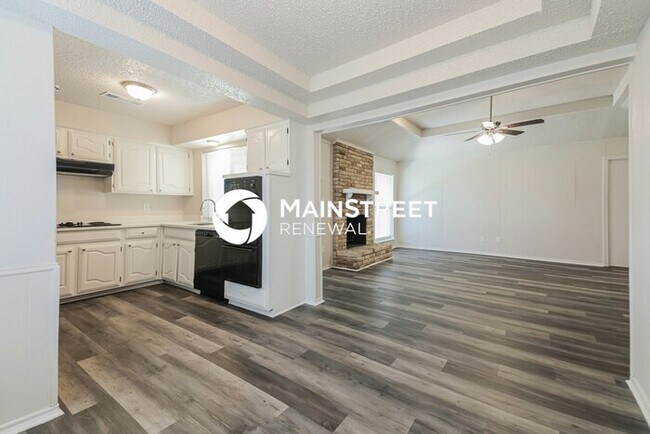 Building Photo - 4 Bedroom Pet-Friendly Home in Rowlett, TX with Main Street Renewal