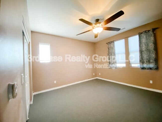 Building Photo - 21088 W Maiden Ln