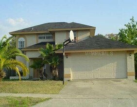 Building Photo - Spacious Home