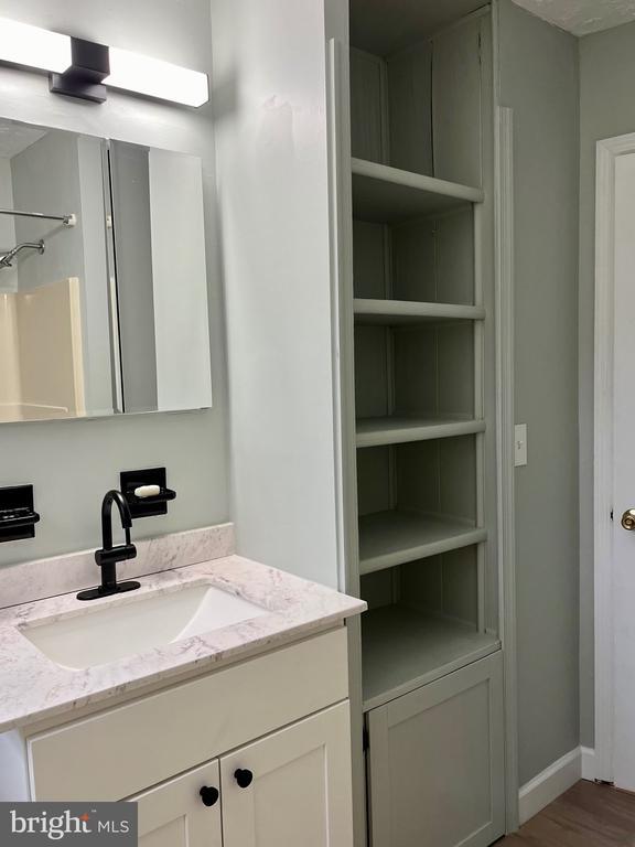 Building Photo - 810 S Harmony Rd