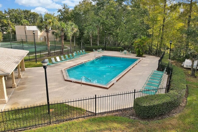 Building Photo - Beautiful 2/2 Condo close to the Orlando International Airport. 1st floor.