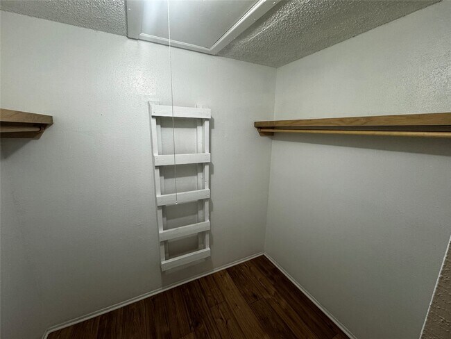 Building Photo - 9536 Pagewood Ln