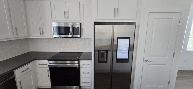 Building Photo - Lathrop - Gorgeous 5 Bedroom 3 Bathroom Home