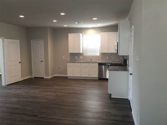 Building Photo - 2111 Ethan Dr