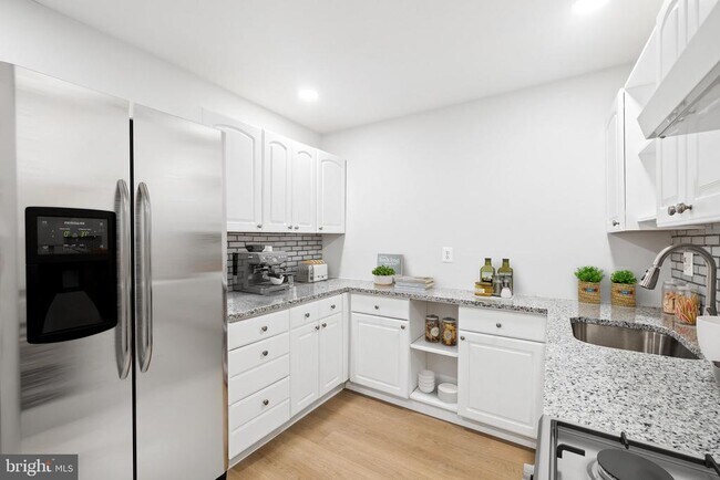 Building Photo - 9812 Kingsbridge Dr