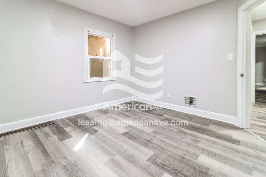 Building Photo - 4604 Bedford St