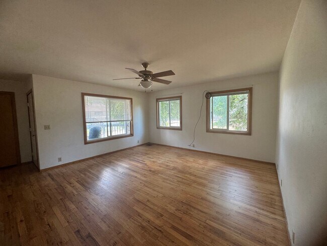 Building Photo - Spacious 2 Bedroom 2 Bath Living Room and Great Room
