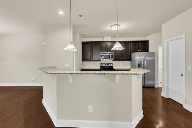 Building Photo - 4 Bedroom Home with 2 Car Garage & Fenced Yard!