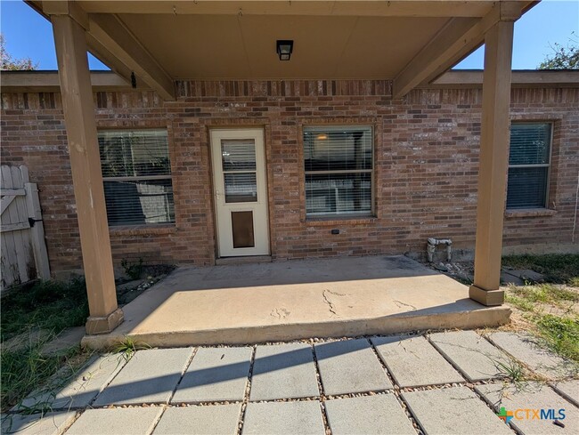 Building Photo - 208 Anne Louise Dr