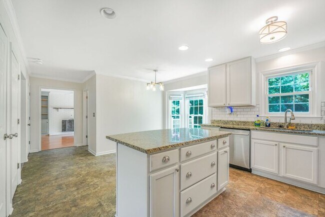 Building Photo - 94 Cleremont Dr