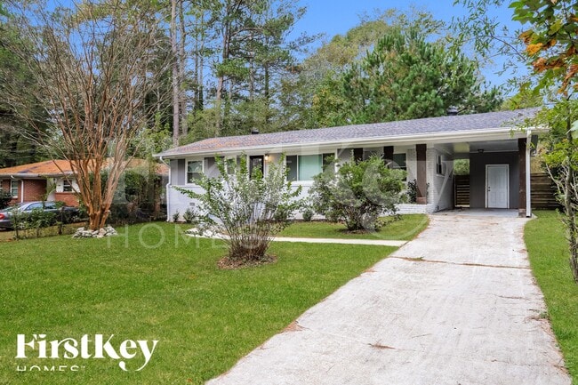 Building Photo - 1855 Shamrock Dr