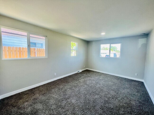 Building Photo - 702 S Wolcott Ct