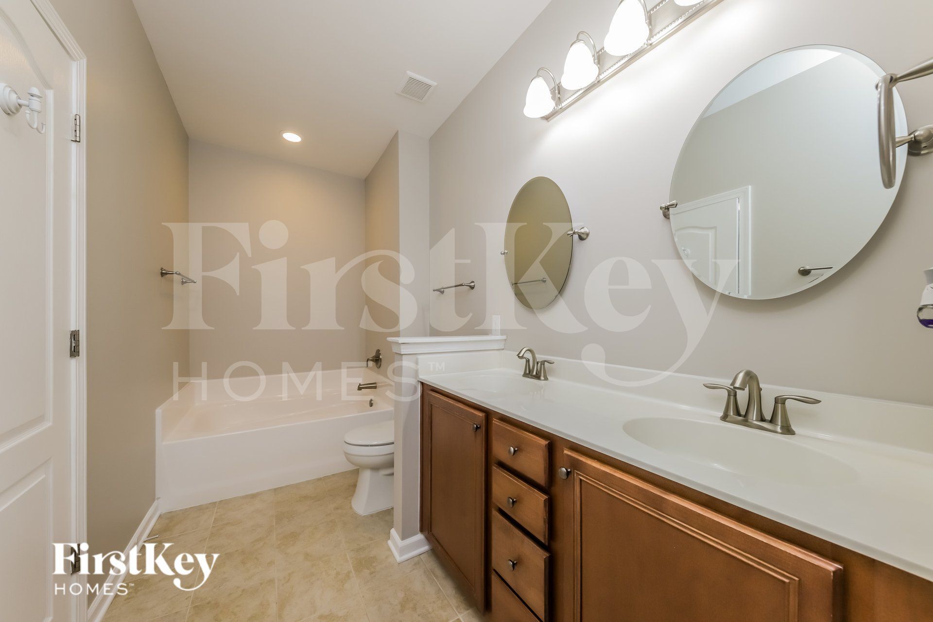 Building Photo - 190 Parkview Ln